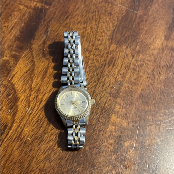 Cardinal women’s Two-Tone Watch needs battery - Picture 3 of 4